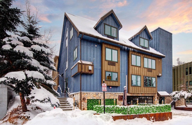 Epic 10 Bedroom Luxury Mountain Home in Old Town