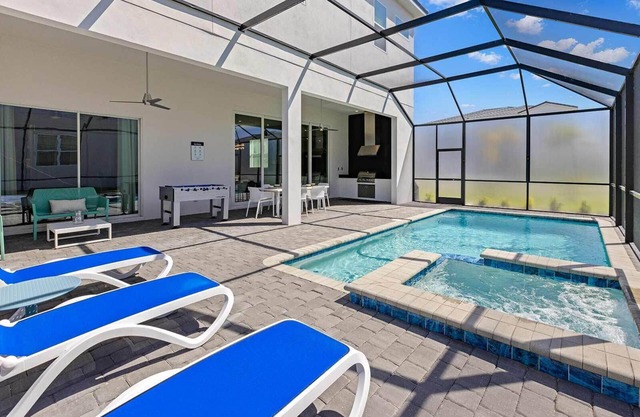 Epic Villa w Sci-Fi Themed BR, Game Loft, Arcade, Theater, Spa Pool - Near Parks