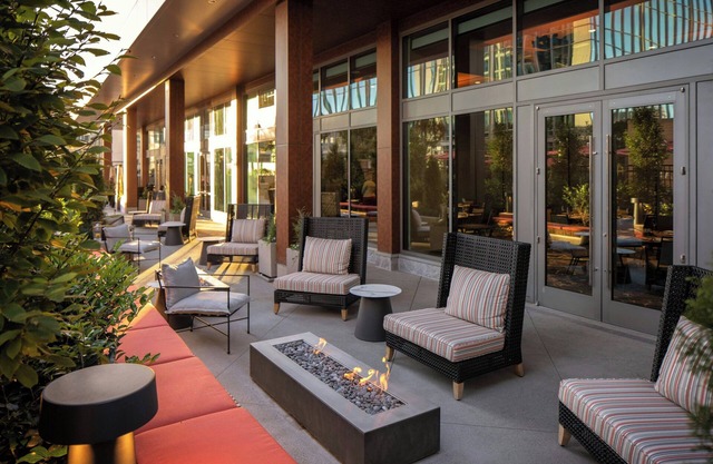 Epicurean Atlanta, Autograph Collection