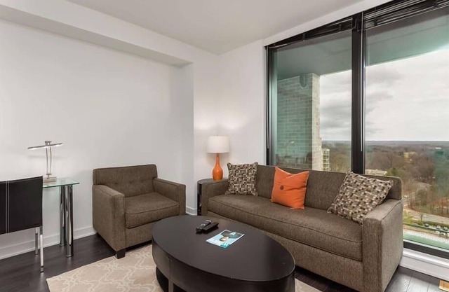 Equipped Kitchen& In-unit Washer/D | near IAD & Spring Hill
