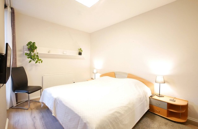 Erdgeschosswohnung mit Eigenem Parkplatz Vorm Haus in Ruhiger Zentraler Lage