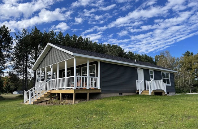 Escanaba River Modern Retreat 10 Min to Town