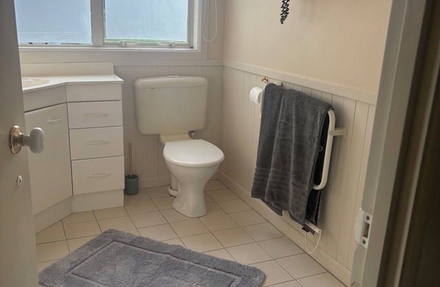 Escape to a peaceful, spacious retreat in Ōhaeawai and explore Northland!