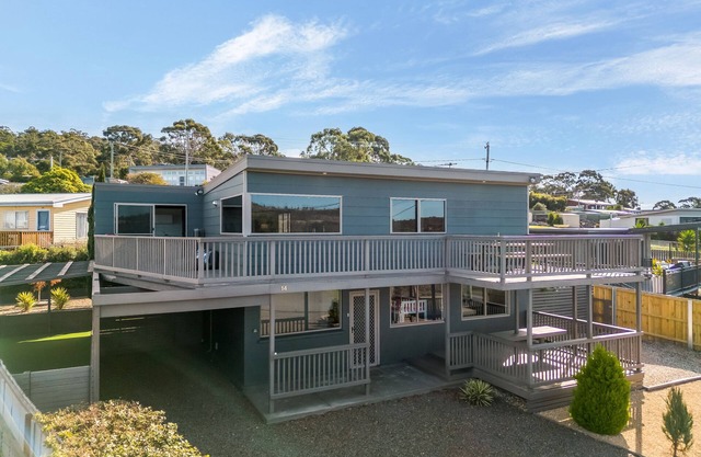 Escape to Coastal Tranquility - 400m from Primrose Sands Beach