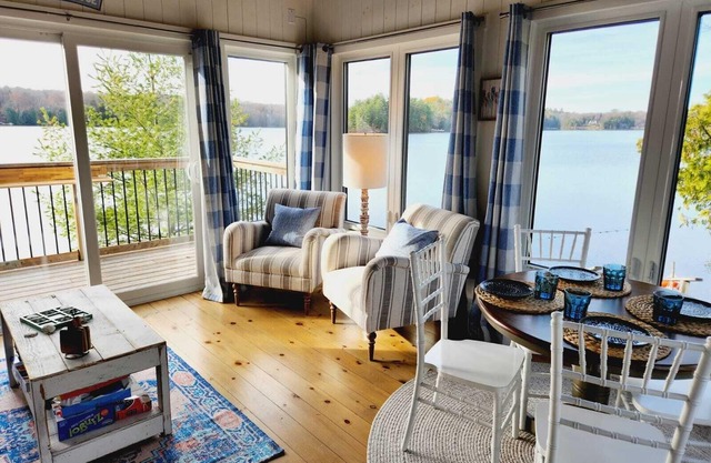 Escape to Muskoka Waterfront Cottage - Hot Tub & Private Beach!