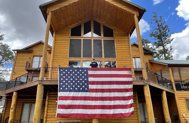 Escape to the Majestic Trophy Buck Lodge