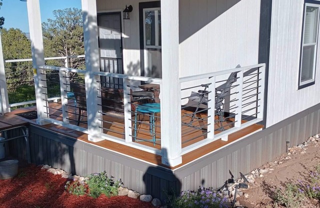 Escape to this serene mountain getaway – relax in nature’s beauty. Dogs welcome!