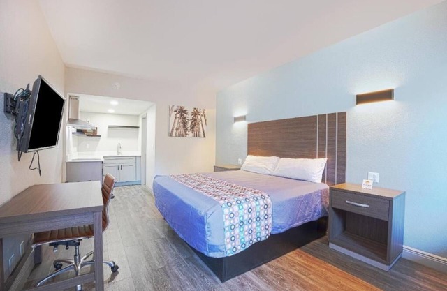 Escape To Updated Unit Near American Space Museum With Parking