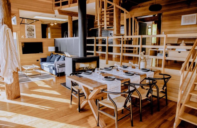 Esk Treehouse Cabin: Unique Home with River Views