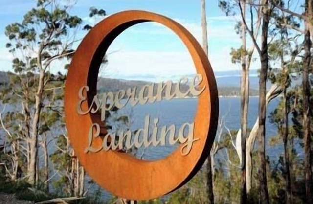 Esperance Landing, waterfront luxury