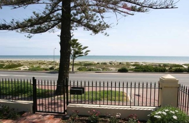 Esplanade Beach House with beautiful sea views