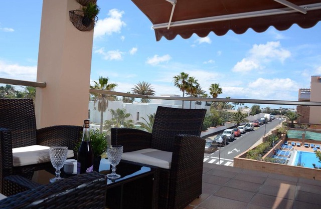 ESQUINZO POOL & BEACH