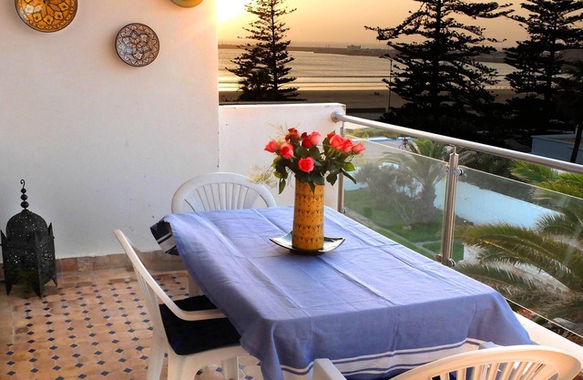 Essaouira: flat with view on the beach, Mogador island and the Medina