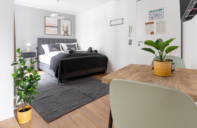 Essen Kettwiger Str | Suite L + Balcony