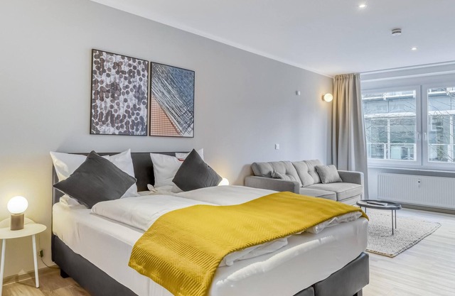 Essen Kibbelstr | Suite XL + Sofa Bed + Balcony