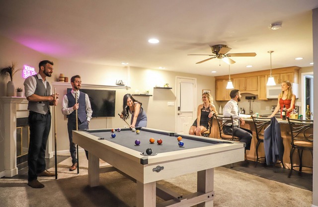 Essence of Opulence: 20 Guests, 4000sqft! Pickleball, Poker, Fire Pit, Ping Pong