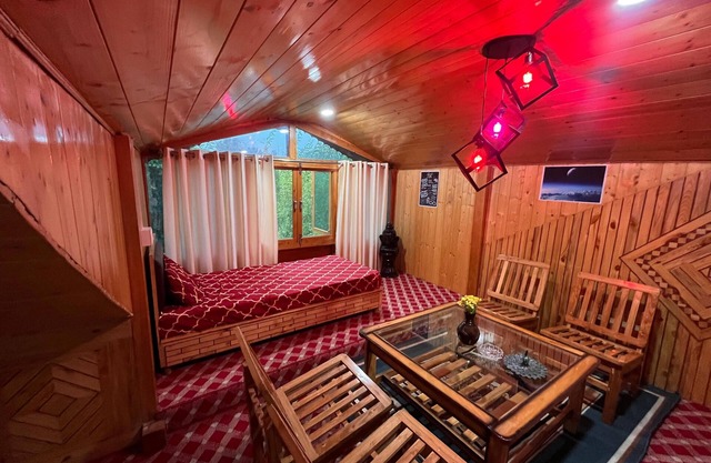 Estrella Homes - Private Cottage in Kullu Manali with Orchard