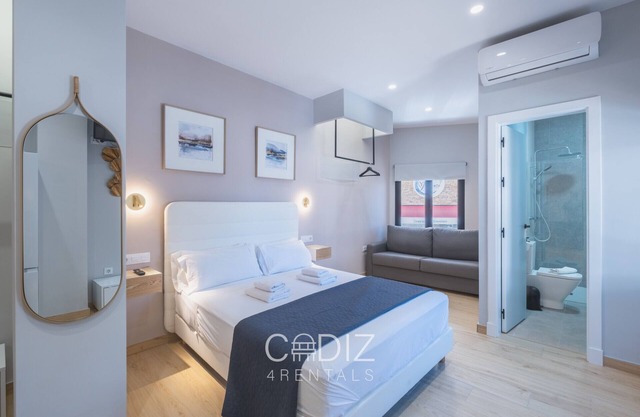 Estudio Cuadruple - CORAL ZAHARA Suites by Cadiz4Rentals