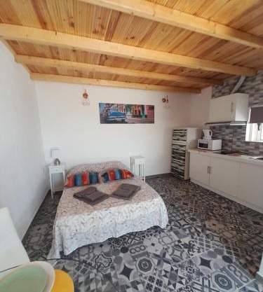 Estudio Dominicana in Albufeira Gale with garden and parking place