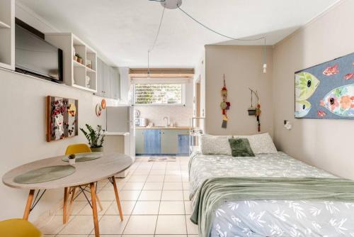 Eva's Artistic Studio, 33sqm metro 7'