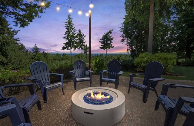 Evergreen View Retreat Sleeping up to 16