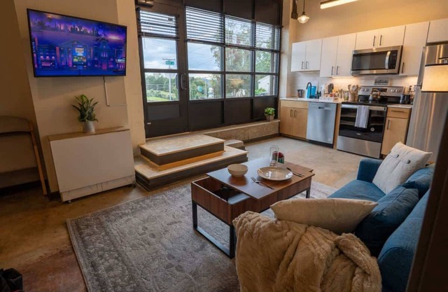 Excellent 2BR Apartment Uptown