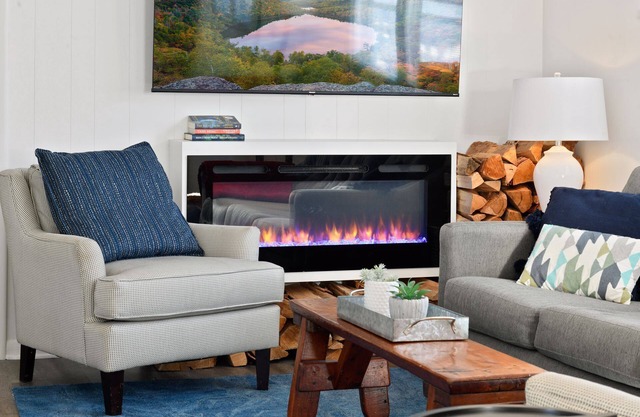 Excelsior nautical themed home, with fenced yard!