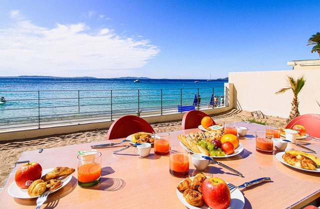 Exceptional apartment in Cavalière, beachfront terrace, sleeps 6