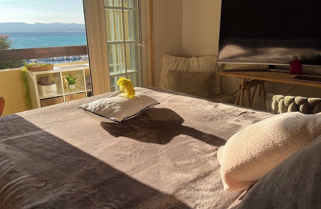 Exceptional duplex overlooking the Port of La Madrague, Sunset Evening