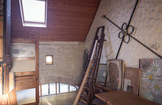 Exceptional old barn converted by an artist