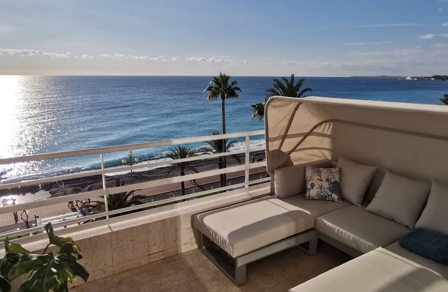 Exceptional waterfront apartment (2022) in Nice