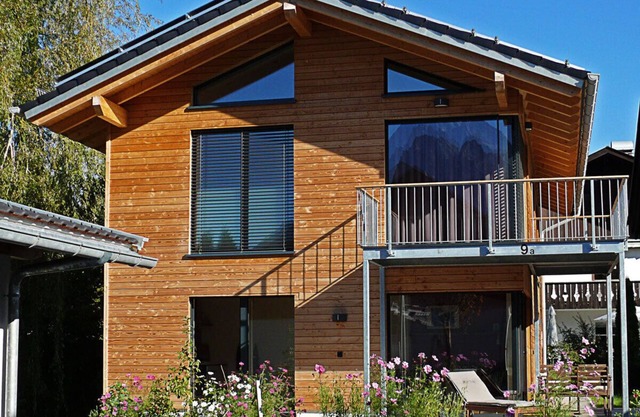 Exclusive Mondholz vacation apartment in a very quiet and central location in Garmisch