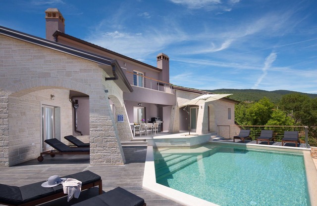 Exclusive 5* Villa with stunning views and heated pool