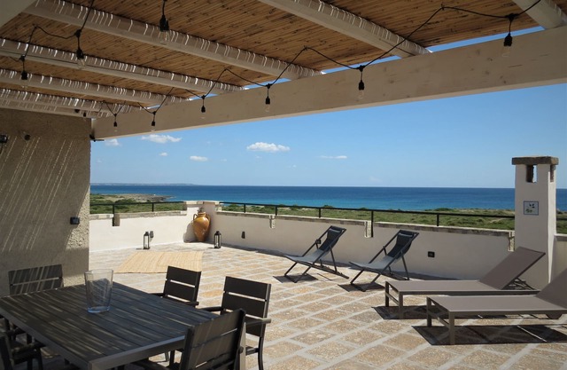 Exclusive apartment in villa facing the sea Baia di Punta Prosciutto