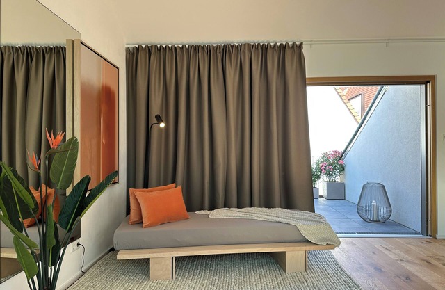 Exclusive apartment on Rathausplatz: terrace with Perlachturm view & parking space