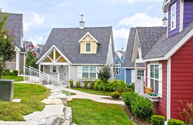 EXCLUSIVE! COTTAGE VACATION RESORT! 3BDR/2BA
