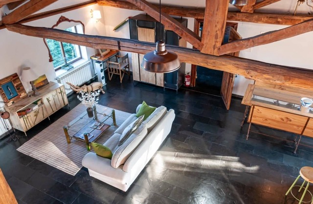 EXCLUSIVE APARTMENT WITH 3 DOUBLE ROOMS IN ARTISTIC BUILDING