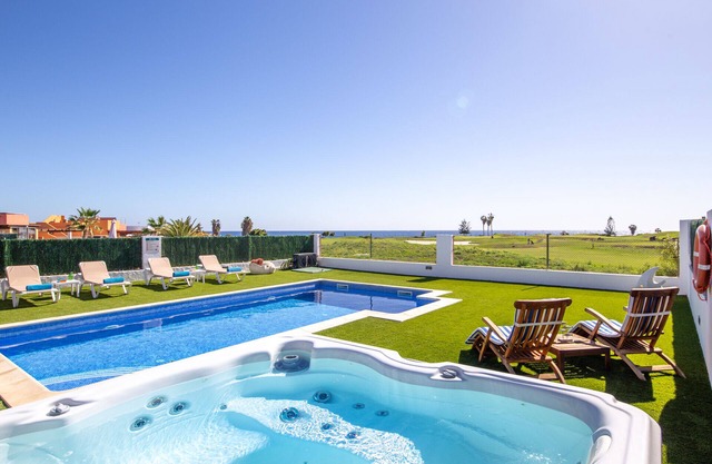 Exclusive Family Villa. Spa, Ocean-View. Heated Pool, A/C, Playground, Cabana