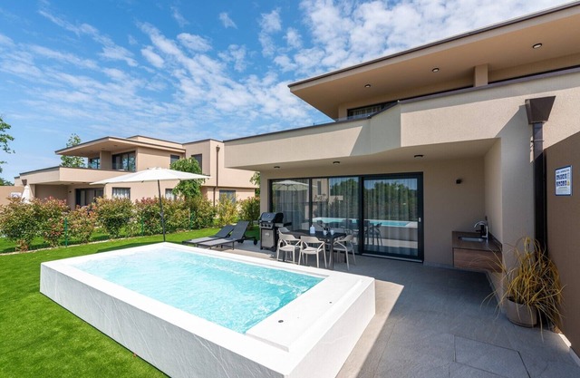 Exclusive Ground-Floor Apartment with Private Pool and Terrace in Istria