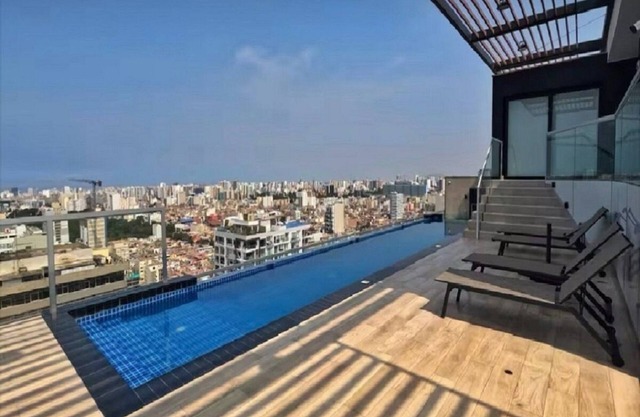 Exclusive Luxury Apartment at Sky Four - Lince