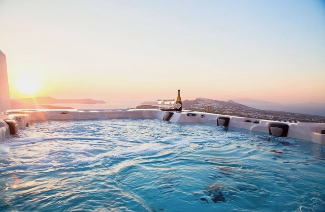 Exclusive Offer, Luxury 5 beds, Magnificent Sunset, Hot-tub Spa for 8 persons