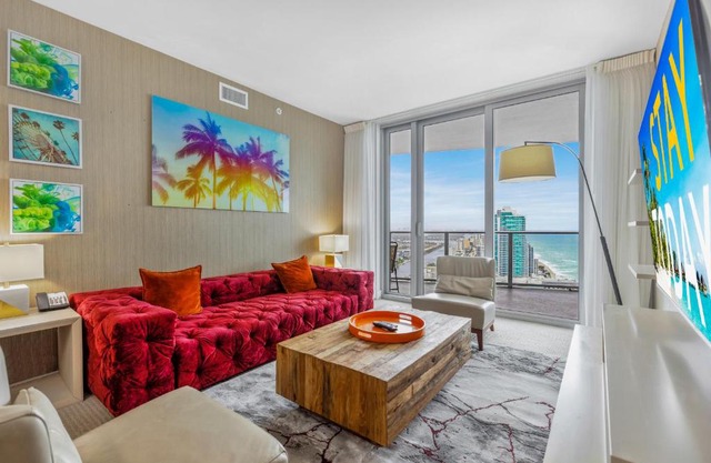EXCLUSIVE RESORT - OCEANFRONT 2BD 2BA CONDO, HiGH FLOOR, ROOFTOP POOL AND HOT TUB, STEPS TO BEACH