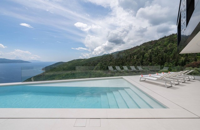 Exclusive Spa & Wellness Villa With Indoor & Outdoor Pool - Magnificent sea View