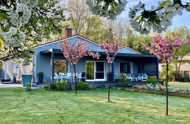 Exclusive vacation home right on the lake - surrounded by nature