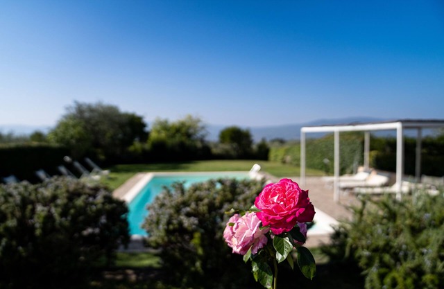 Exclusive villa with gated pool, 12 pax, all-inclusive. 72 reviews, watch video