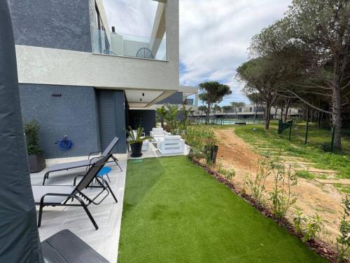 Exclusivo chalet en urbanización Roche