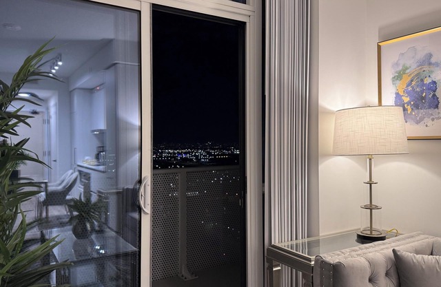 Executive 1 Bedroom Vaughan Metropolitan Condo