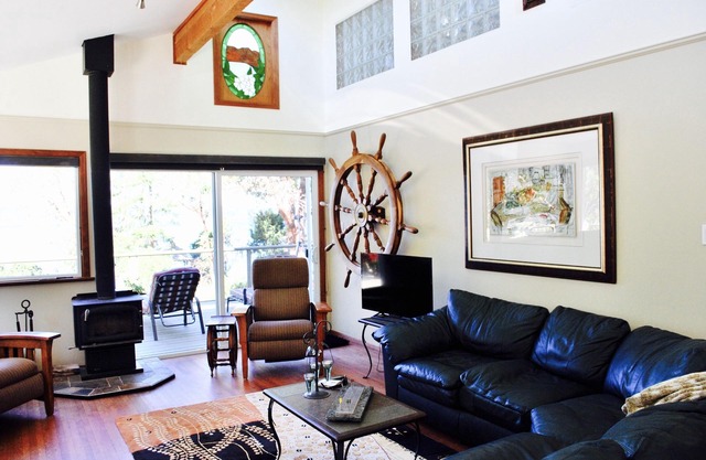 Executive-class cottage on private island with stunning ocean views