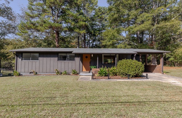 Executive stay home newly remodeled 3-bed house walkable to Downtown Woodstock