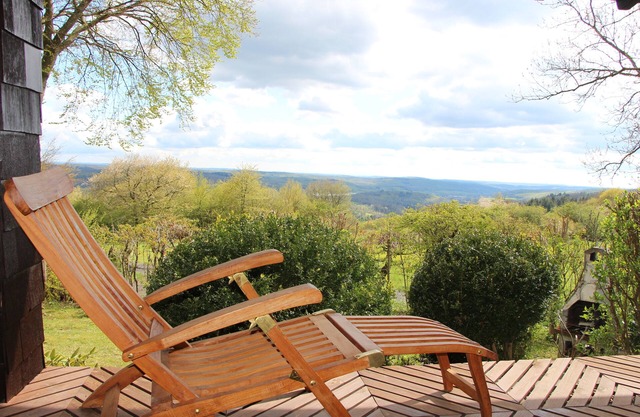Exklusives Landhaus in Traumlage mit Fernblick, 1700 m² Garten, Sauna, Kamin